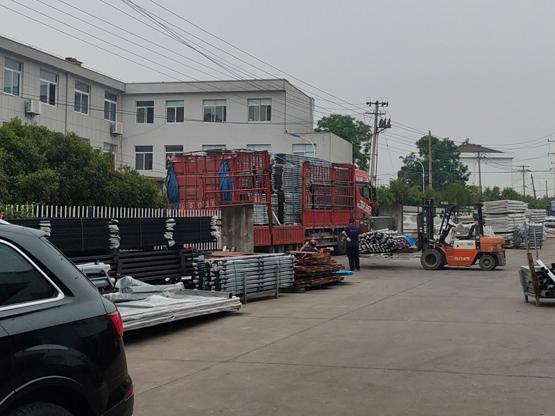 2025年5月22日鋅鋼連廊欄桿裝車發(fā)貨! 2025年5月22日鋅鋼連廊欄桿裝車發(fā)貨!