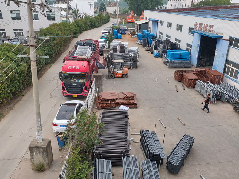 2025年6月4日鋅鋼玻璃護(hù)欄裝車發(fā)貨！