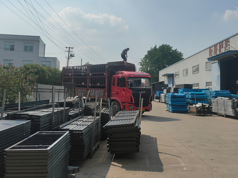 2025年6月6日鋅鋼圍墻護欄裝車發(fā)貨! 2025年6月6日鋅鋼圍墻護欄裝車發(fā)貨!