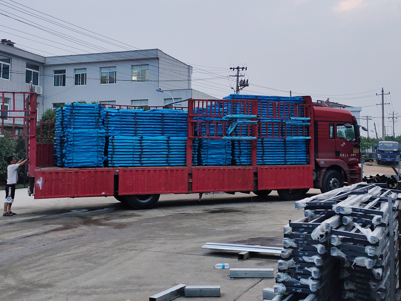 2025年6月12日鋅鋼連廊欄桿裝車發(fā)貨！