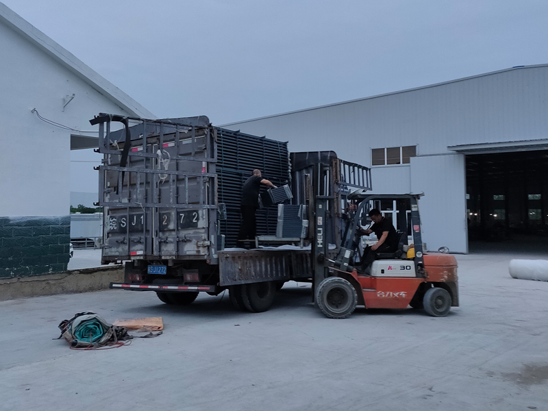 2025年6月21日鋅鋼護(hù)窗欄桿裝車發(fā)貨！