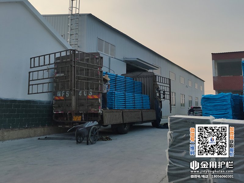 2025年7月25日鋅鋼連廊欄桿裝車發(fā)貨! 2025年7月25日鋅鋼連廊欄桿裝車發(fā)貨!