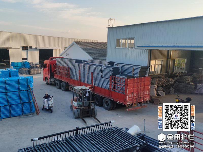 2025年8月4日鋁合金陽臺護(hù)欄裝車發(fā)貨！